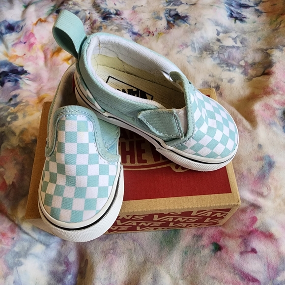 VANS - Picture 1 of 6